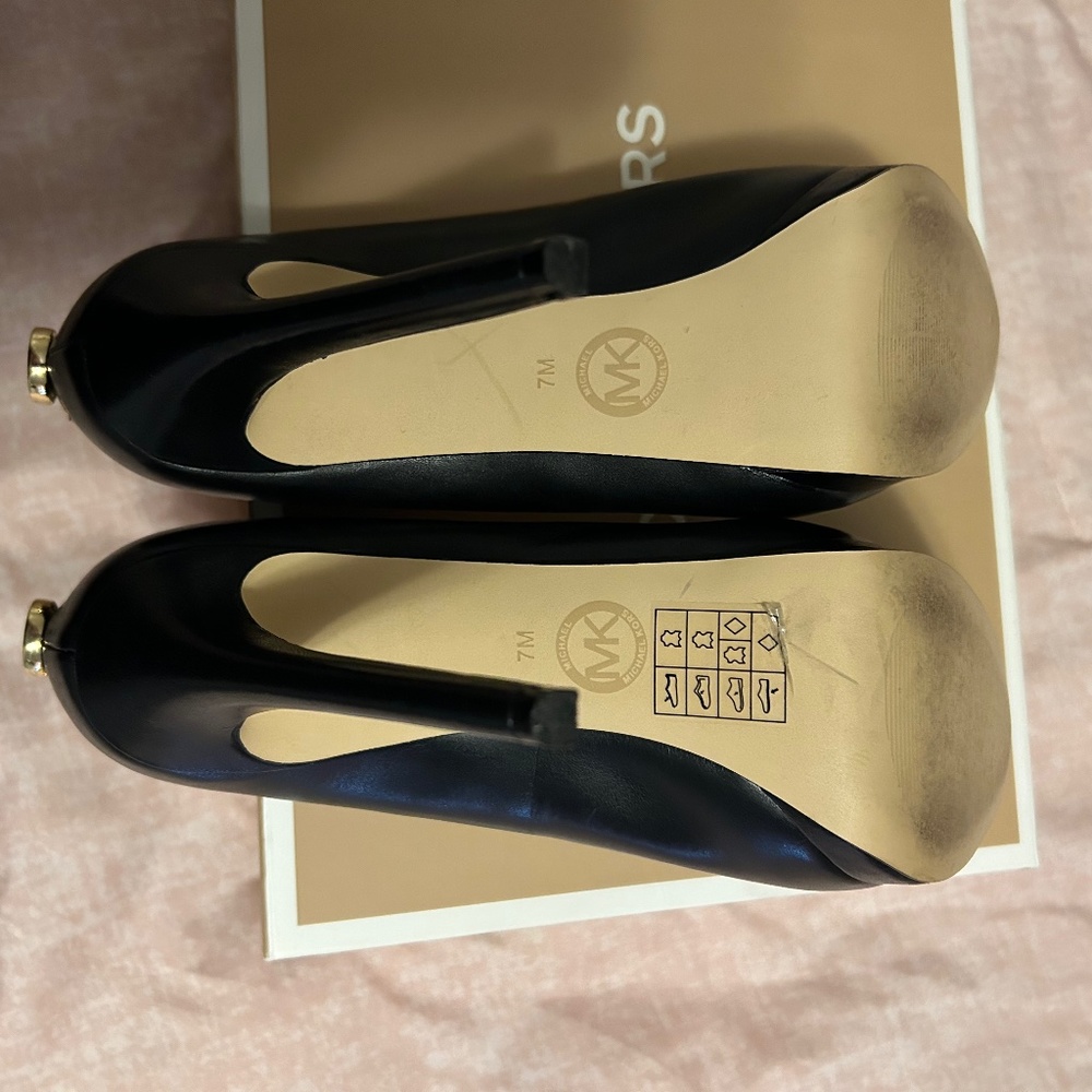 Michael kors black pumps
